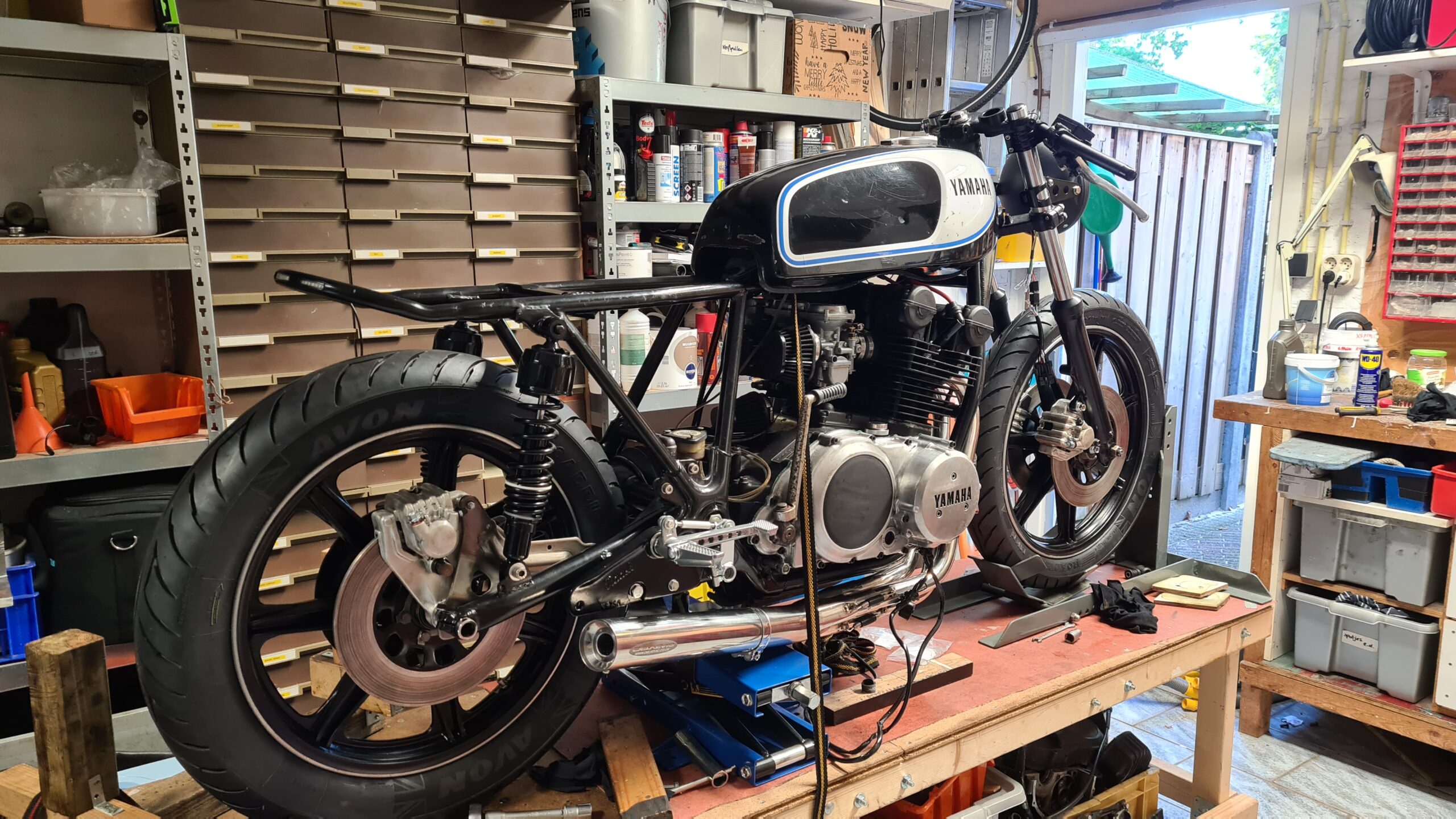 XS750-Caferacer01
